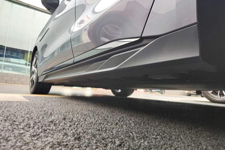 Used BYD Han 2024 EV Glory Edition 605KM Front-Wheel-Drive Premium Model Left Side Sill