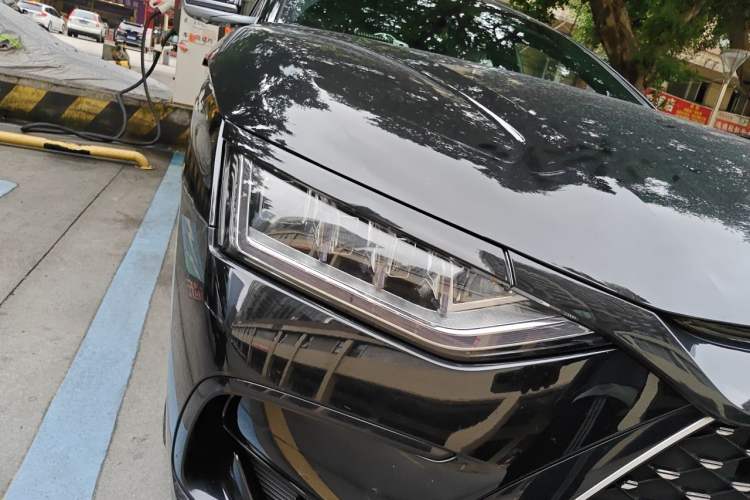 Used BYD Han 2024 DM-i Glory Edition 121KM Prestige Model Right Front Headlight