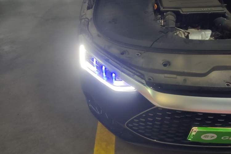 Used BYD Han 2024 DM-i Glory Edition 121KM Prestige Model Right Front Headlight