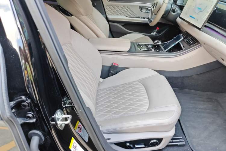 Used BYD Han 2024 DM-i Glory Edition 121KM Premium Model Right Front Seat