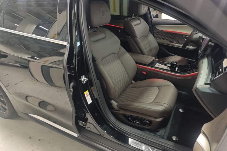 Used BYD Han 2024 DM-i Glory Edition 121KM Prestige Model Right Front Seat