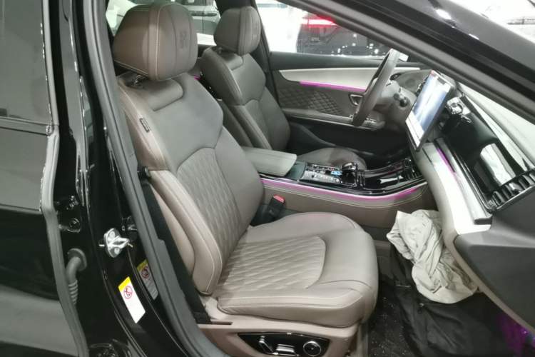 Used BYD Han 2024 DM-i Glory Edition 121KM Prestige Model Right Front Seat