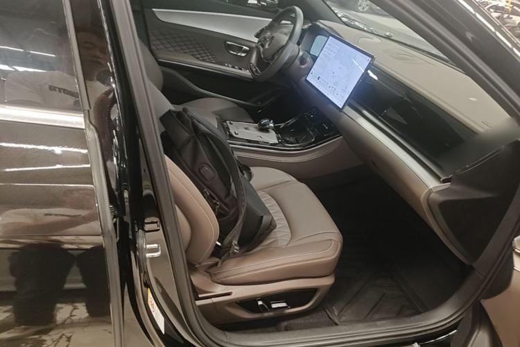 Used BYD Han 2024 DM-i Glory Edition 121KM Elite Model Right Front Seat