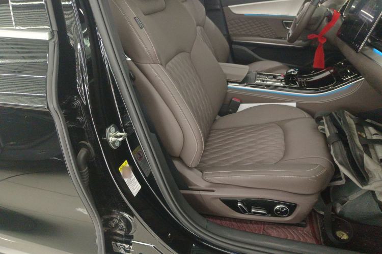 Used BYD Han 2024 DM-i Glory Edition 121KM Prestige Model Right Front Seat