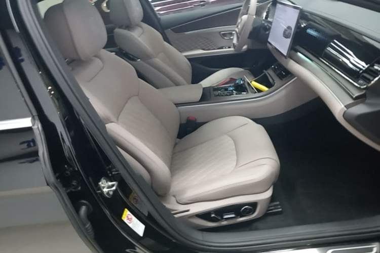 Used BYD Han 2024 DM-i Glory Edition 200KM Flagship Model Right Front Seat