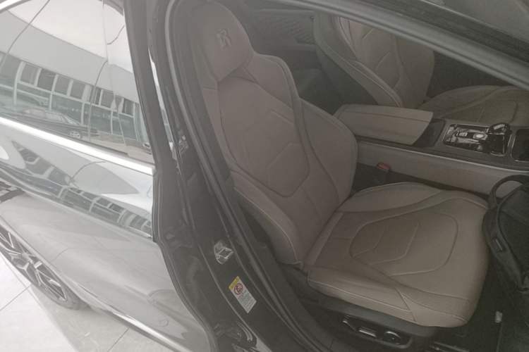 Used BYD Han 2024 EV Glory Edition 610 km All-Wheel Drive "Tian Shen Zhi Jia" Intelligent Driving Model Right Front Seat