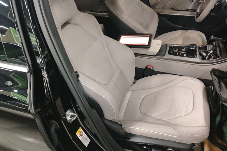 Used BYD Han 2024 EV Glory Edition 610 km All-Wheel Drive "Tian Shen Zhi Jia" Intelligent Driving Model Right Front Seat