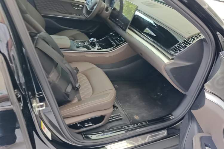 Used BYD Han 2024 DM-i Glory Edition 121KM Elite Model Right Front Seat