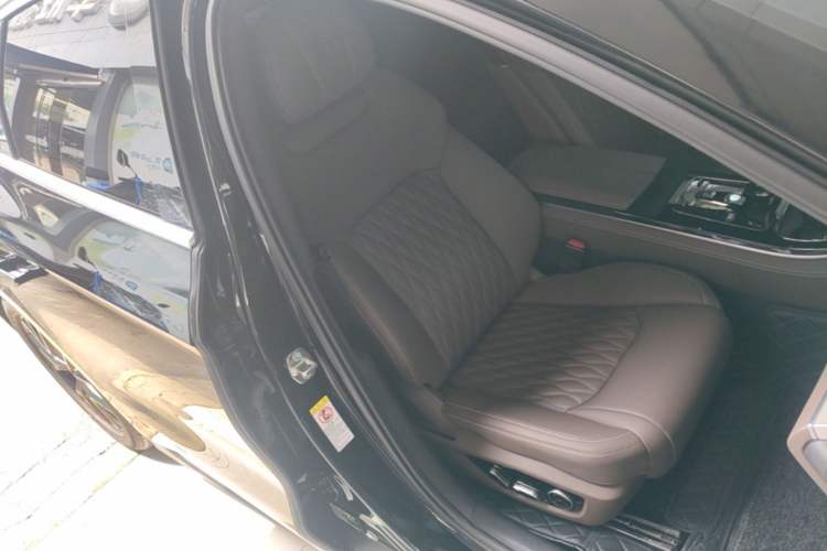 Used BYD Han 2024 DM-i Glory Edition 121KM Prestige Model Right Front Seat