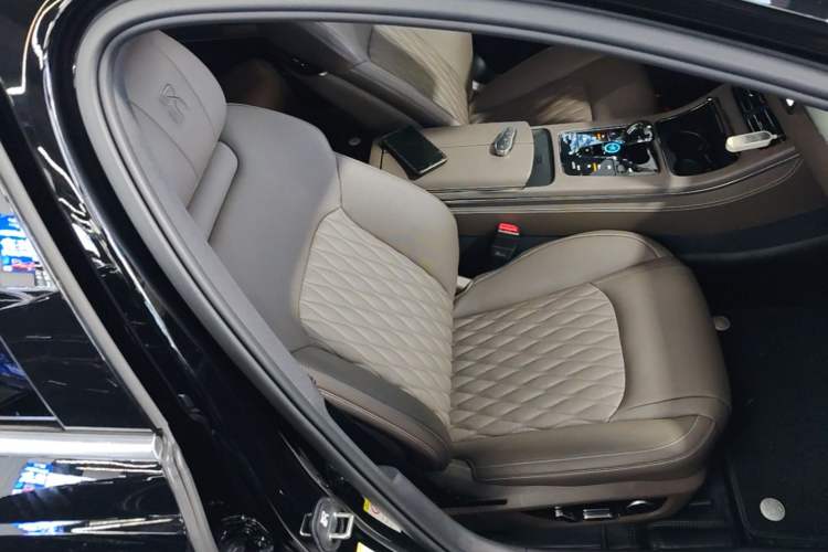 Used BYD Han 2024 DM-i Glory Edition 121KM Prestige Model Right Front Seat