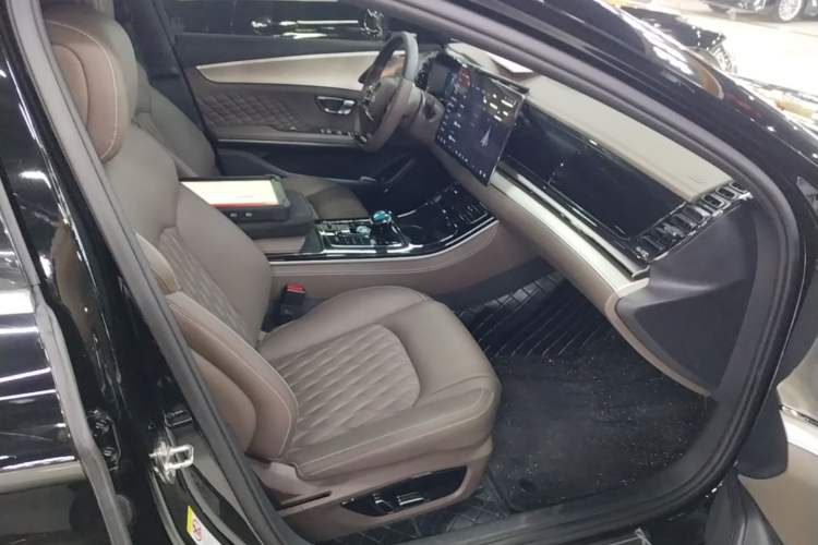 Used BYD Han 2024 DM-i Glory Edition 121KM Elite Model Right Front Seat