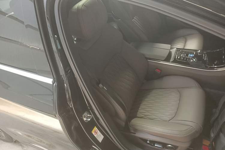 Used BYD Han 2024 EV Glory Edition 605KM Front-Wheel-Drive Premium Model Right Front Seat