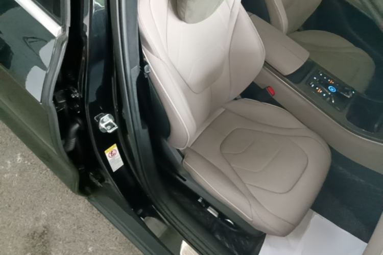 Used BYD Han 2024 EV Glory Edition 610 km All-Wheel Drive "Tian Shen Zhi Jia" Intelligent Driving Model Right Front Seat