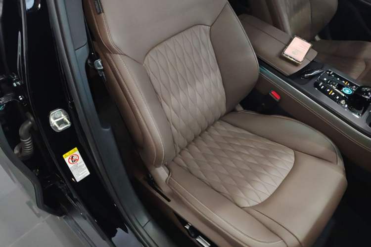 Used BYD Han 2024 DM-i Glory Edition 121KM Premium Model Right Front Seat