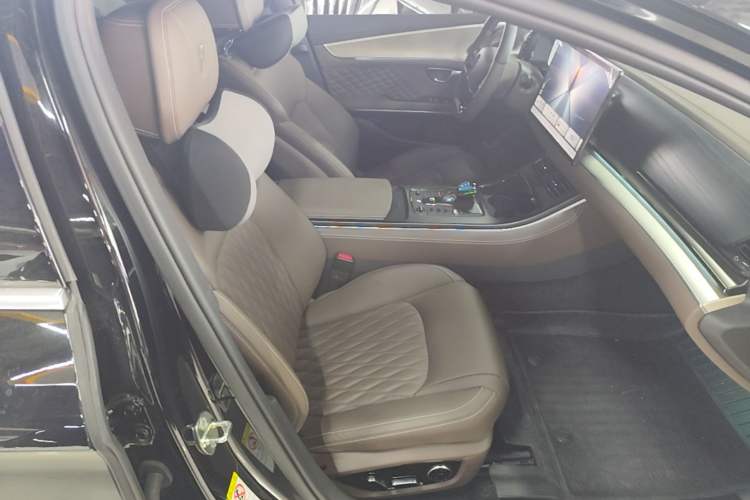 Used BYD Han 2024 DM-i Glory Edition 121KM Prestige Model Right Front Seat