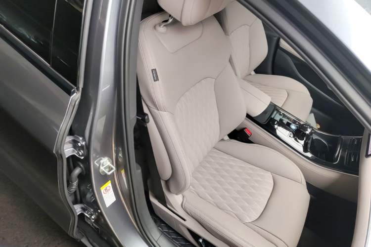 Used BYD Han 2024 EV Glory Edition 605KM Front-Wheel-Drive Premium Model Right Front Seat