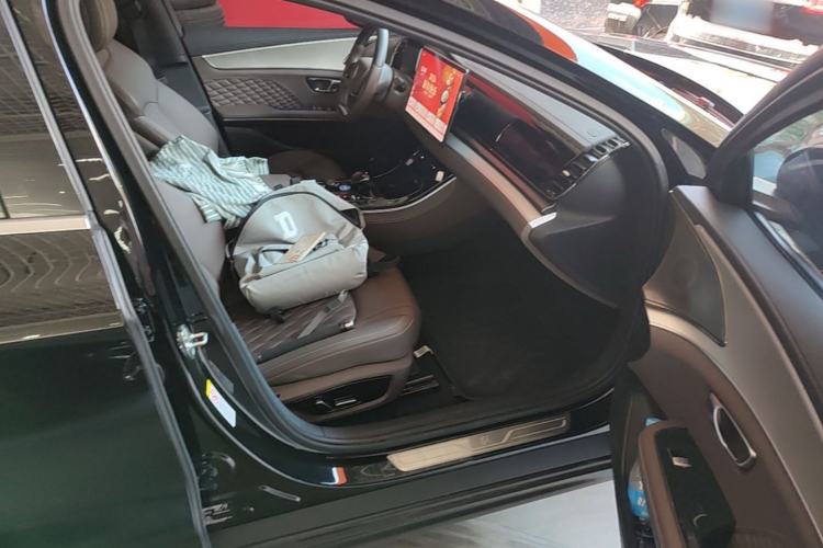 Used BYD Han 2024 DM-i Glory Edition 121KM Elite Model Right Front Seat