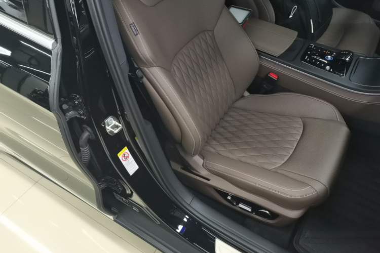 Used BYD Han 2024 DM-i Glory Edition 121KM Prestige Model Right Front Seat