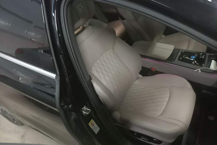 Used BYD Han 2024 EV Glory Edition 715KM Front-Wheel-Drive Flagship Model Right Front Seat