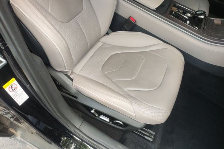 Used BYD Han 2024 EV Glory Edition 610 km All-Wheel Drive "Tian Shen Zhi Jia" Intelligent Driving Model Right Front Seat