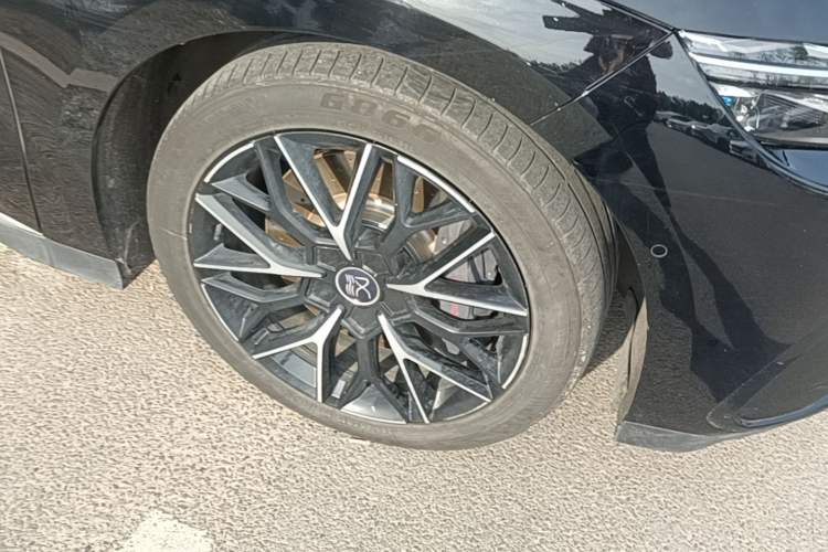 Used BYD Han 2024 EV Glory Edition 610 km All-Wheel Drive "Tian Shen Zhi Jia" Intelligent Driving Model Right Front Wheel Hub