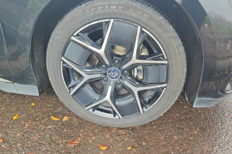 Used BYD Han 2024 EV Glory Edition 605KM Front-Wheel-Drive Premium Model Right Front Wheel Hub