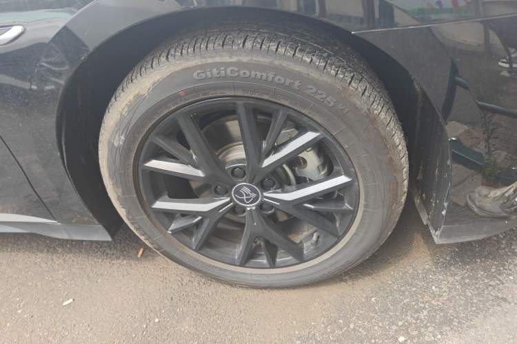 Used BYD Han 2024 DM-i Glory Edition 121KM Prestige Model Right Front Wheel Hub