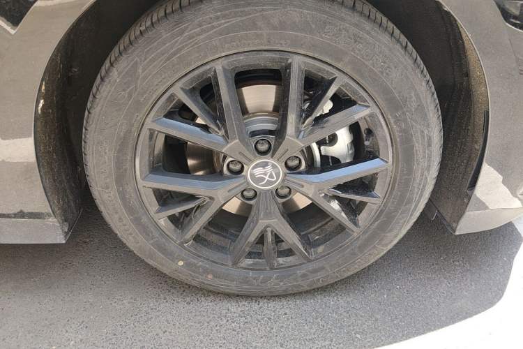Used BYD Han 2024 DM-i Glory Edition 121KM Elite Model Right Front Wheel Hub