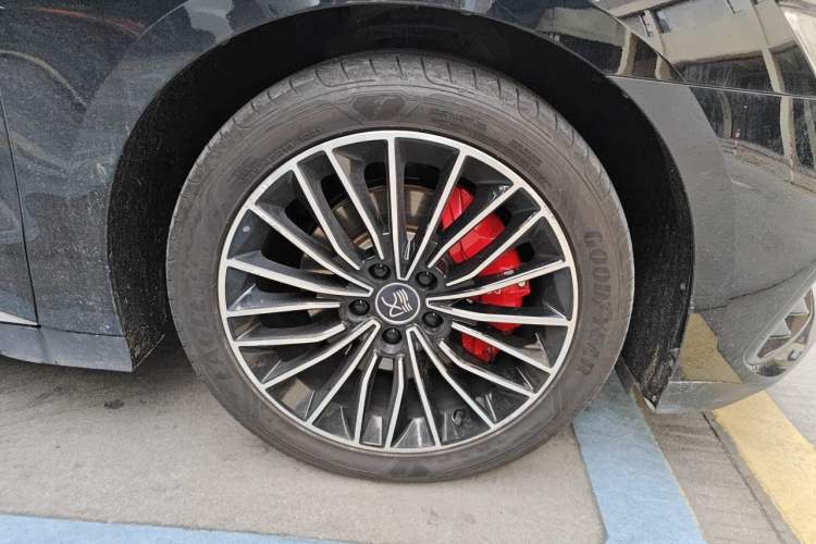 Used BYD Han 2024 DM-i Glory Edition 121KM Prestige Model Right Front Wheel Hub