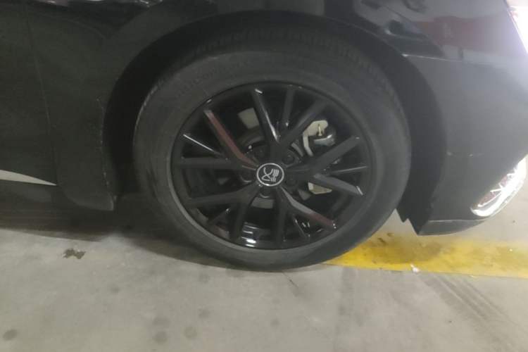 Used BYD Han 2024 DM-i Glory Edition 121KM Prestige Model Right Front Wheel Hub