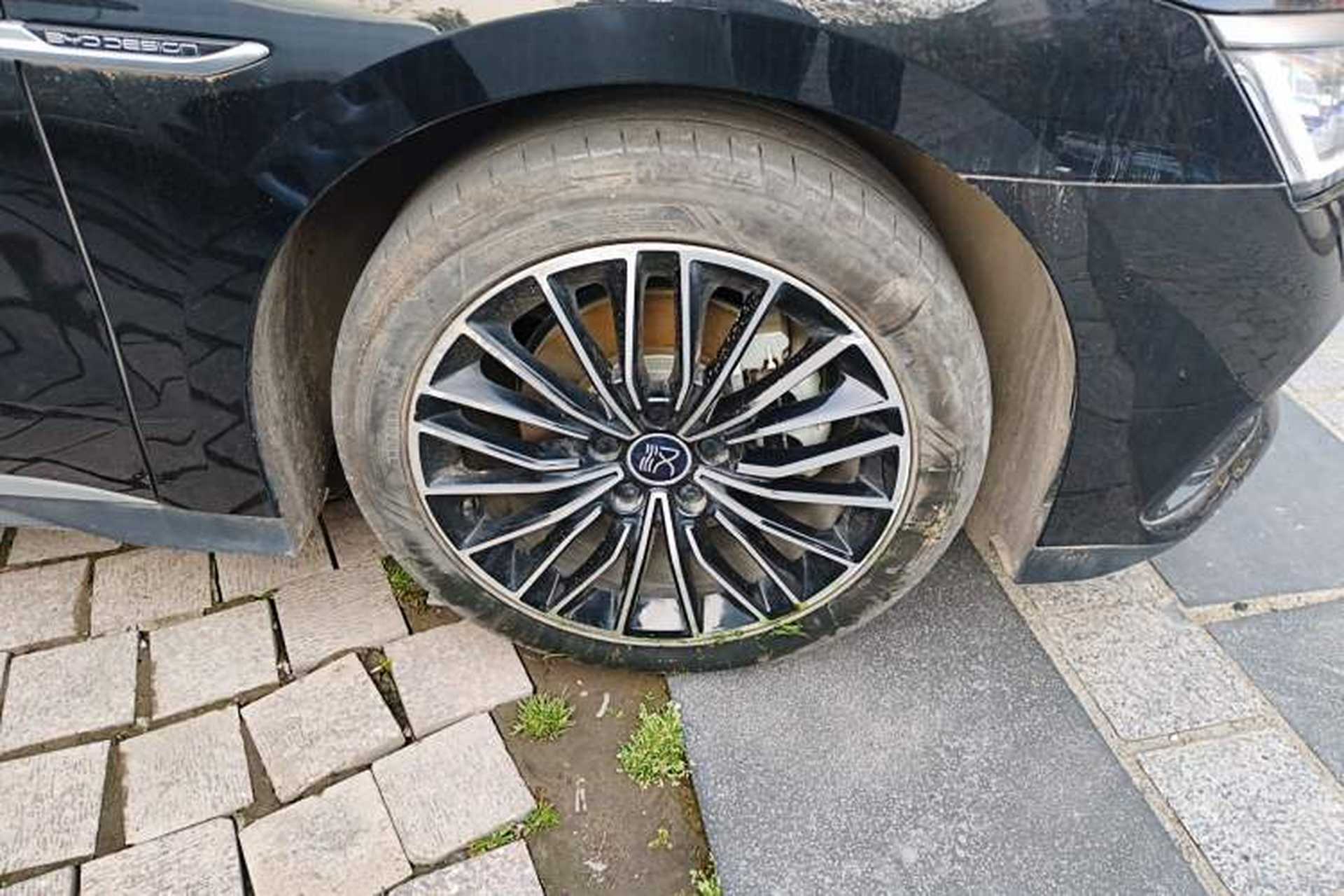 Used BYD Han 2024 DM-i Glory Edition 121KM Prestige Model Right Front Wheel Hub