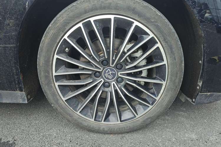 Used BYD Han 2024 DM-i Glory Edition 121KM Premium Model Right Front Wheel Hub