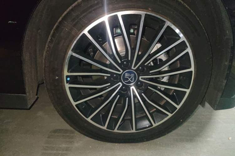 Used BYD Han 2024 EV Glory Edition 506KM Front-Wheel-Drive Premium Model Right Front Wheel Hub