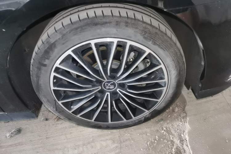 Used BYD Han 2024 DM-i Glory Edition 121KM Premium Model Right Front Wheel Hub