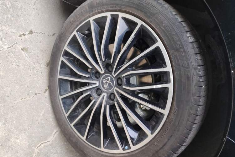 Used BYD Han 2024 EV Glory Edition 506KM Front-Wheel-Drive Premium Model Right Front Wheel Hub