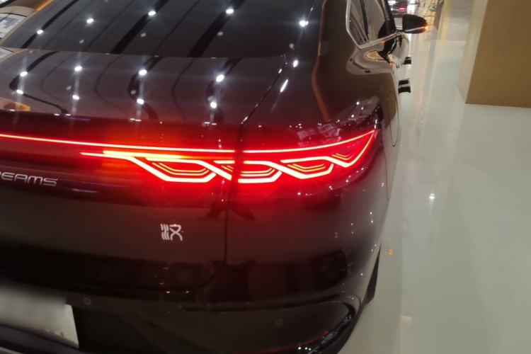 Used BYD Han 2024 DM-i Glory Edition 121KM Prestige Model Right Rear Taillight