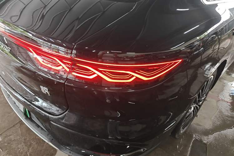 Used BYD Han 2024 EV Glory Edition 506KM Front-Wheel-Drive Premium Model Right Rear Taillight