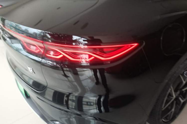 Used BYD Han 2024 EV Glory Edition 605KM Front-Wheel-Drive Premium Model Right Rear Taillight