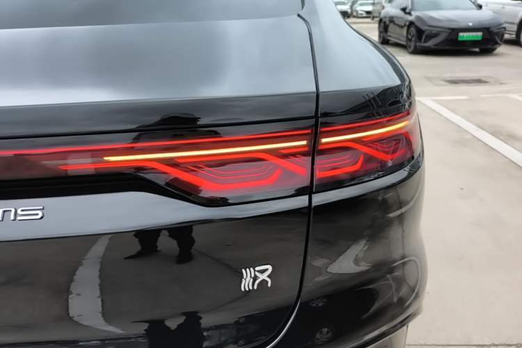 Used BYD Han 2024 EV Glory Edition 605KM Front-Wheel-Drive Premium Model Right Rear Taillight
