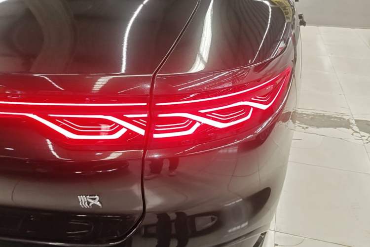 Used BYD Han 2024 DM-i Glory Edition 121KM Elite Model Right Rear Taillight