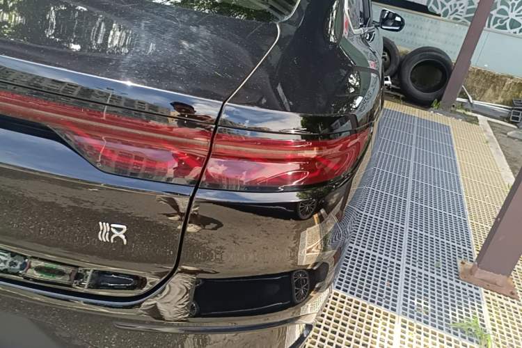 Used BYD Han 2024 EV Glory Edition 605KM Front-Wheel-Drive Premium Model Right Rear Taillight