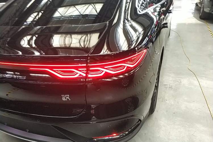 Used BYD Han 2024 DM-i Glory Edition 121KM Elite Model Right Rear Taillight