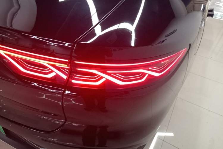 Used BYD Han 2024 DM-i Glory Edition 200KM Flagship Model Right Rear Taillight