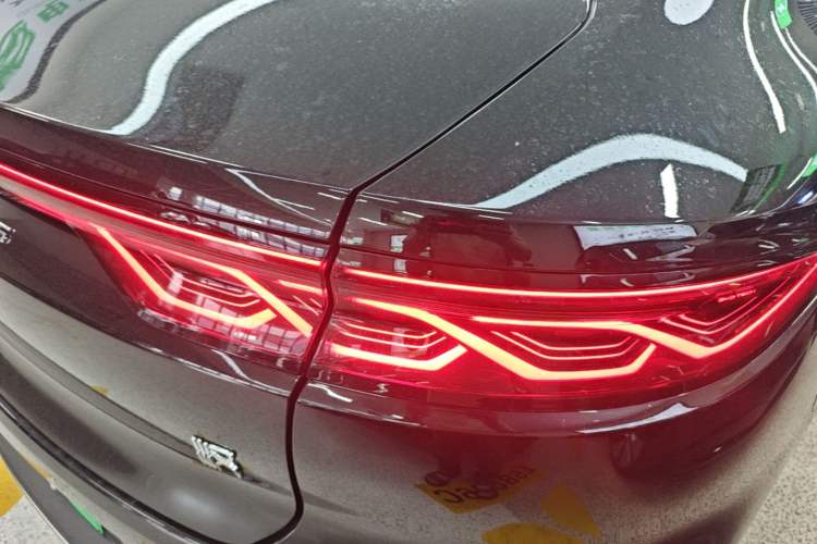 Used BYD Han 2024 EV Glory Edition 605KM Front-Wheel-Drive Premium Model Right Rear Taillight