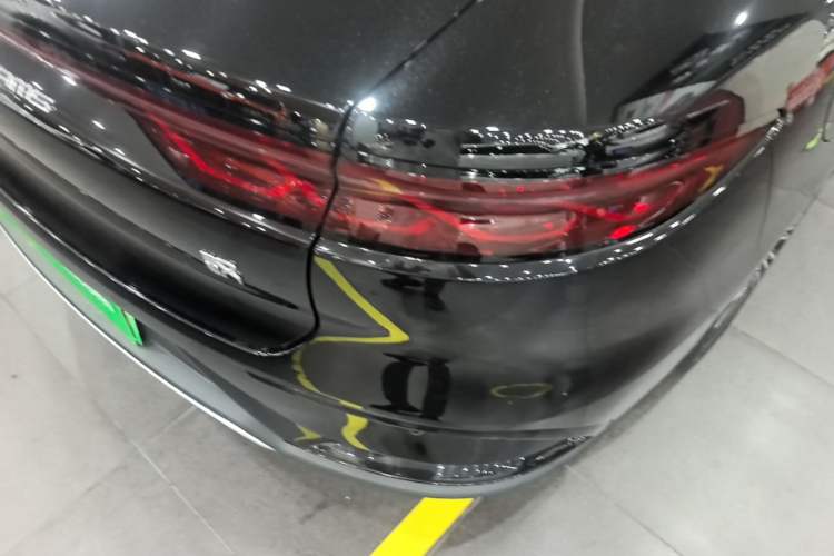 Used BYD Han 2024 EV Glory Edition 506KM Front-Wheel-Drive Premium Model Right Rear Taillight