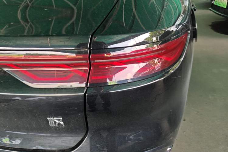 Used BYD Han 2024 EV Glory Edition 605KM Front-Wheel-Drive Premium Model Right Rear Taillight