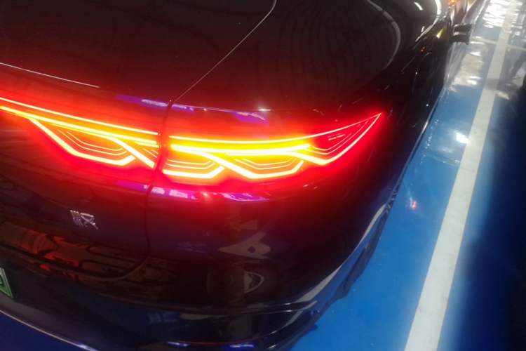 Used BYD Han 2024 EV Glory Edition 506KM Front-Wheel-Drive Premium Model Right Rear Taillight