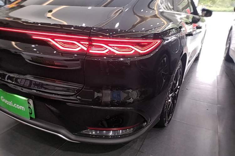 Used BYD Han 2024 EV Glory Edition 506KM Front-Wheel-Drive Premium Model Right Rear Taillight