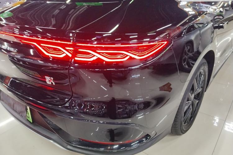 Used BYD Han 2024 DM-i Glory Edition 121KM Elite Model Right Rear Taillight