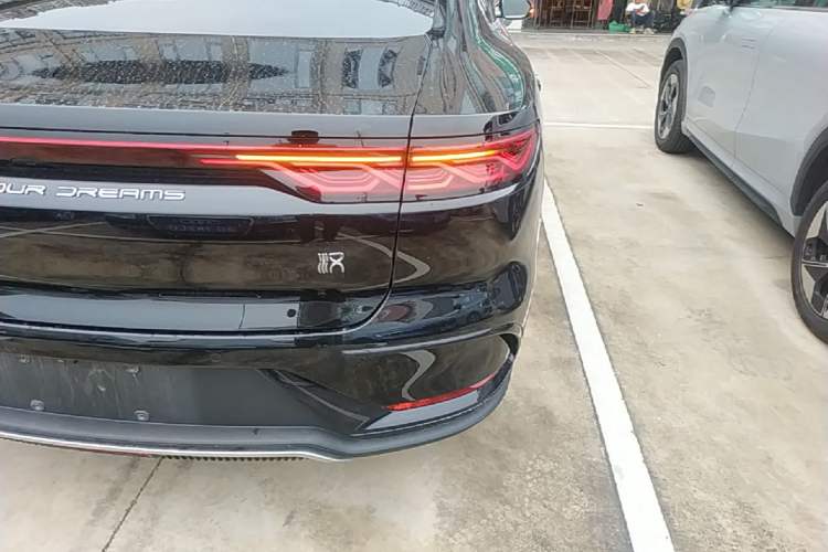 Used BYD Han 2024 EV Glory Edition 506KM Front-Wheel-Drive Premium Model Right Rear Taillight